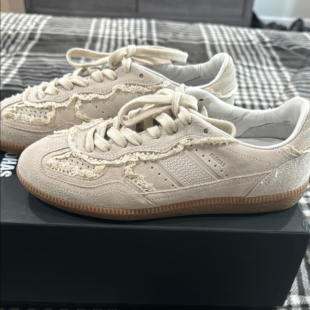 Alohas Crochet Cream Lace Sneakers